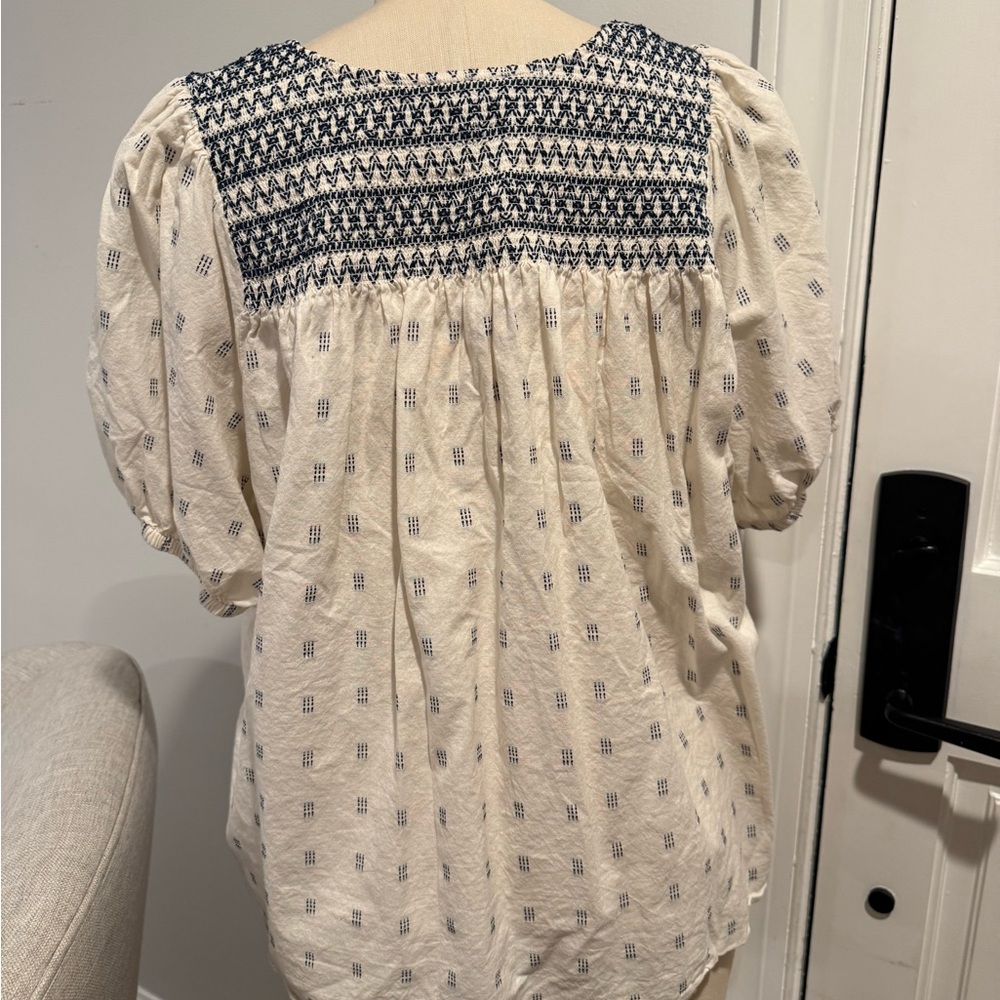 Madewell. Womens. 1x. 100% Cotton. Smocking. Cream & blue. Machine Wash. Cute. - Picture 3 of 4